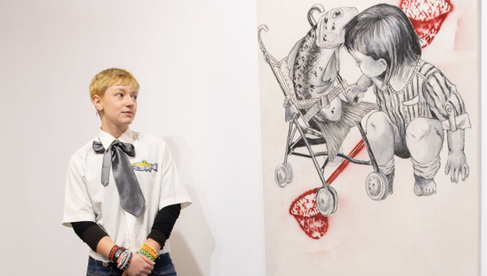 La artista asturiana Alicia Fernández Vila reflexiona sobre una catástrofe ecológica en la exposición ‘Tejiendo a contracorriente”