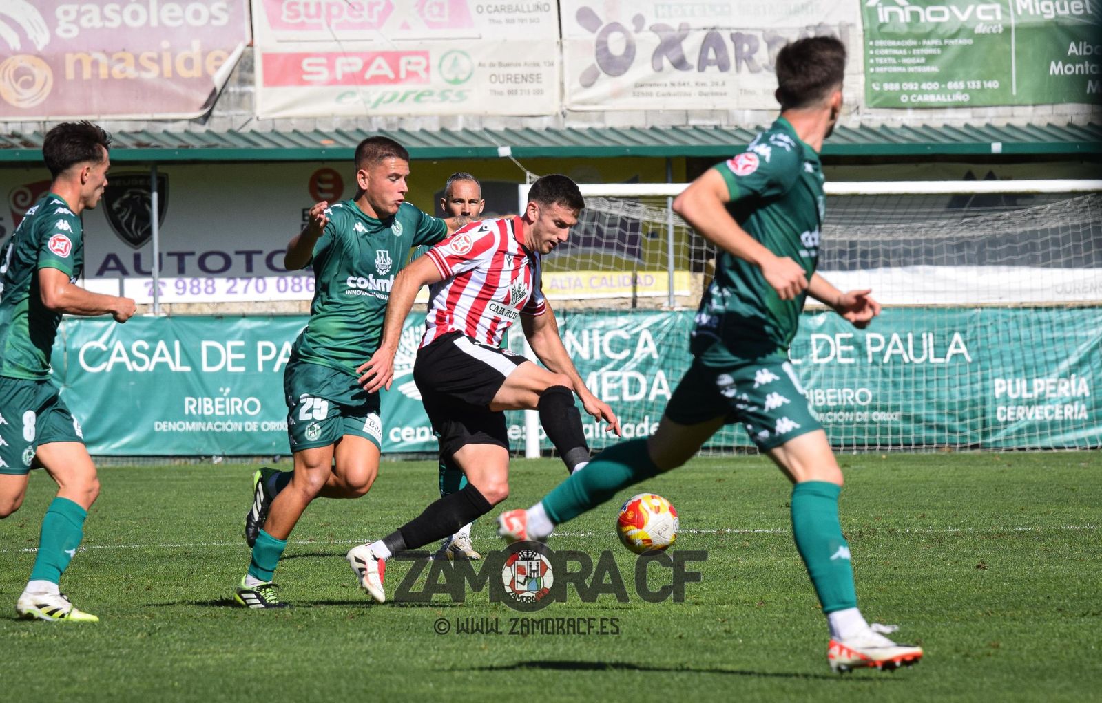 Un instante del duelo entre el Arenteiro y el Zamora CF. Foto Zamora CF