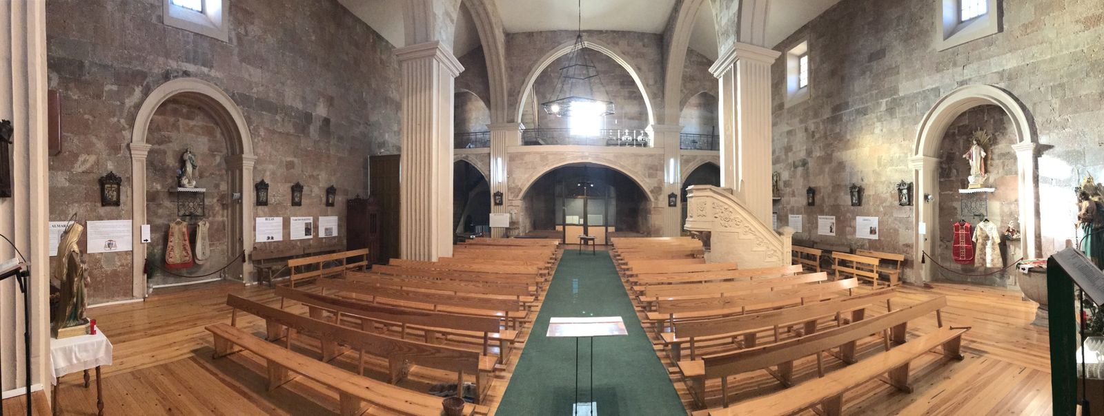 La iglesia de La Vellés acoge la exposición ‘1927-2017: una historia... que seguimos escribiendo’