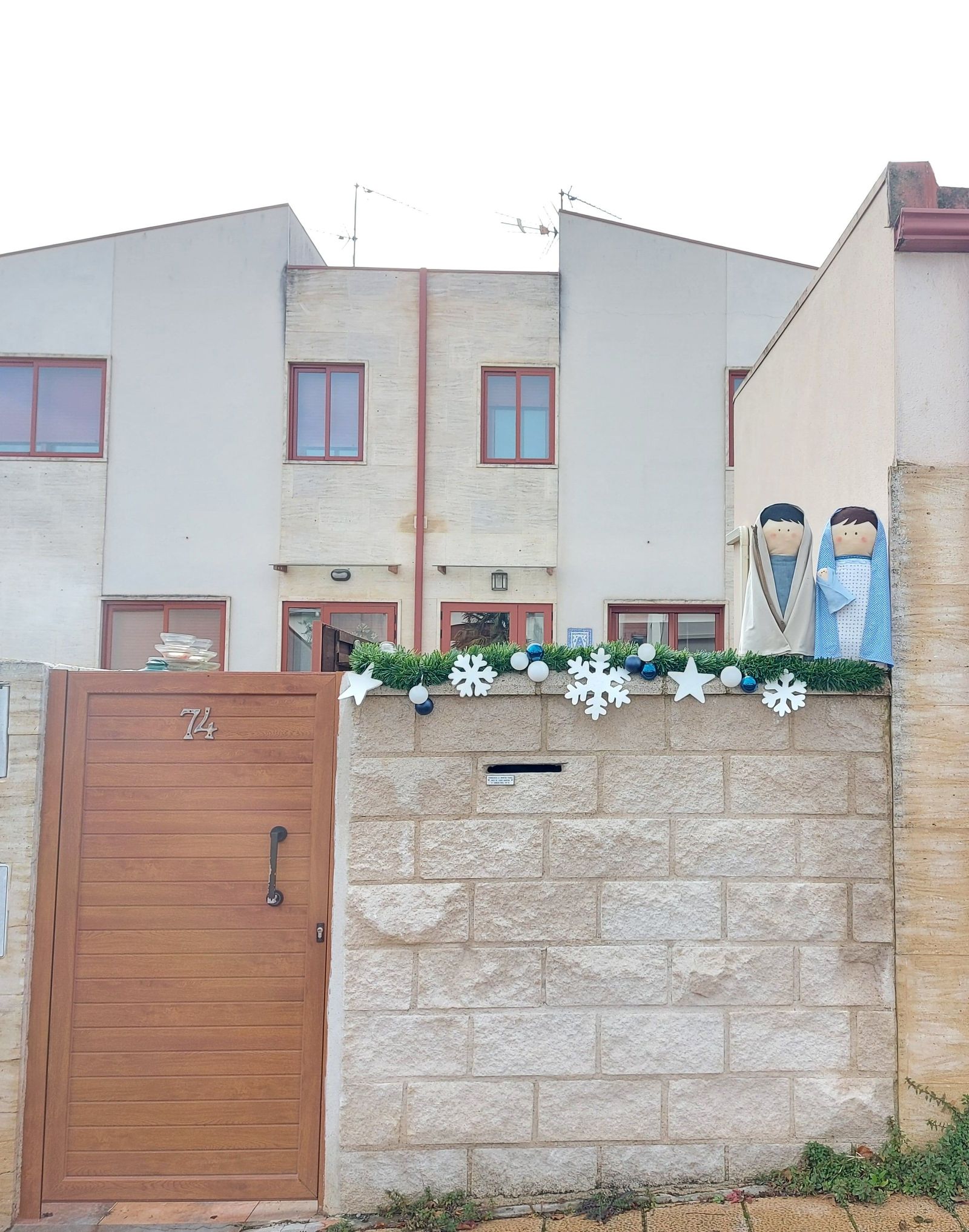 i-m-l-m-decoracion-navidena-en-una-vivienda-situada-en-la-calle-canada-real-en-doninos-de-salamanca-3