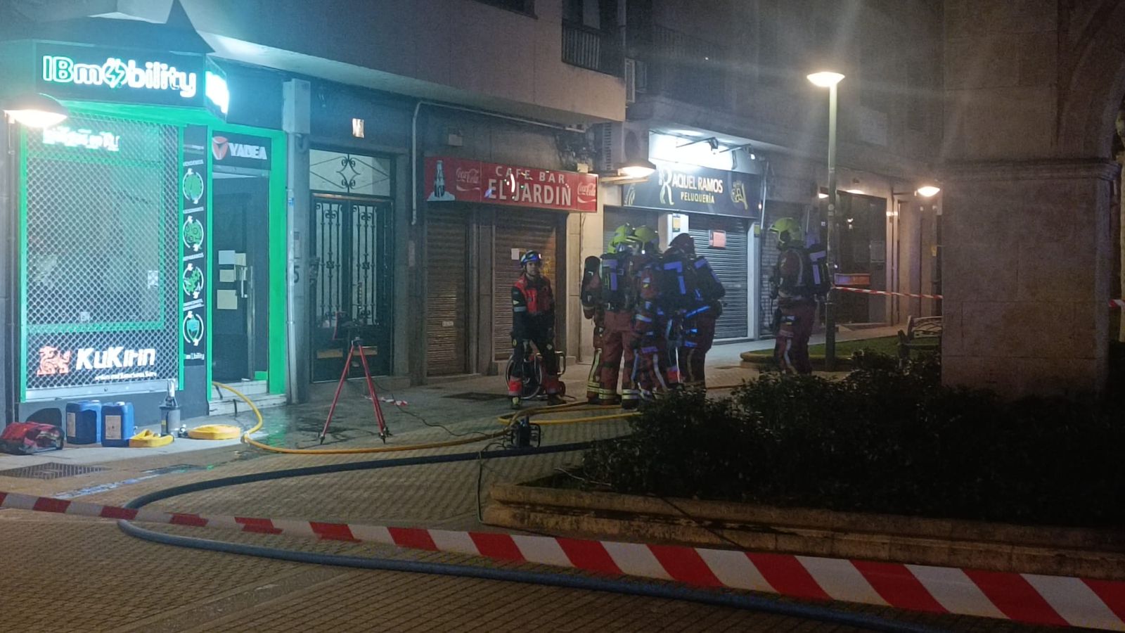 Incendio de un patinete en una tienda en el paseo de Carmelitas | FOTO SALAMANCA24HORAS.COM Incendio de un patinete en una tienda en el paseo de Carmelitas | FOTO SALAMANCA24HORAS.COM