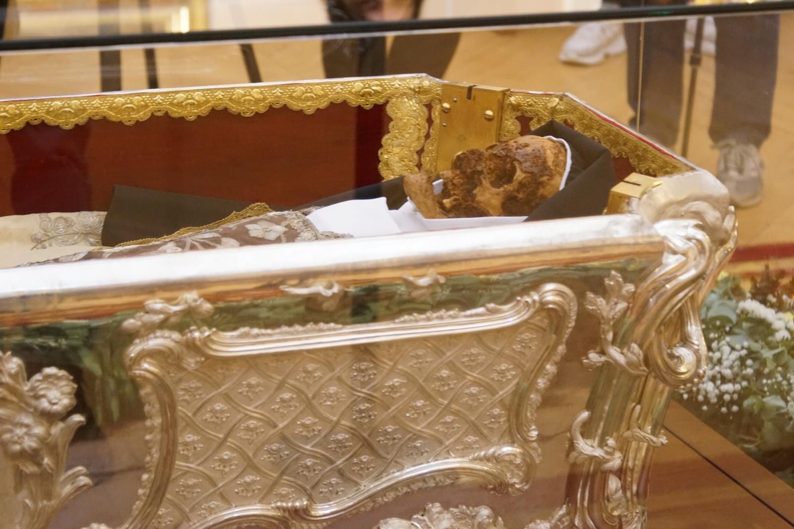 apertura-de-la-basilica-de-la-anunciacion-para-venerar-el-cuerpo-de-santa-teresa-en-alba-de-tormes-fotos-juanes-19