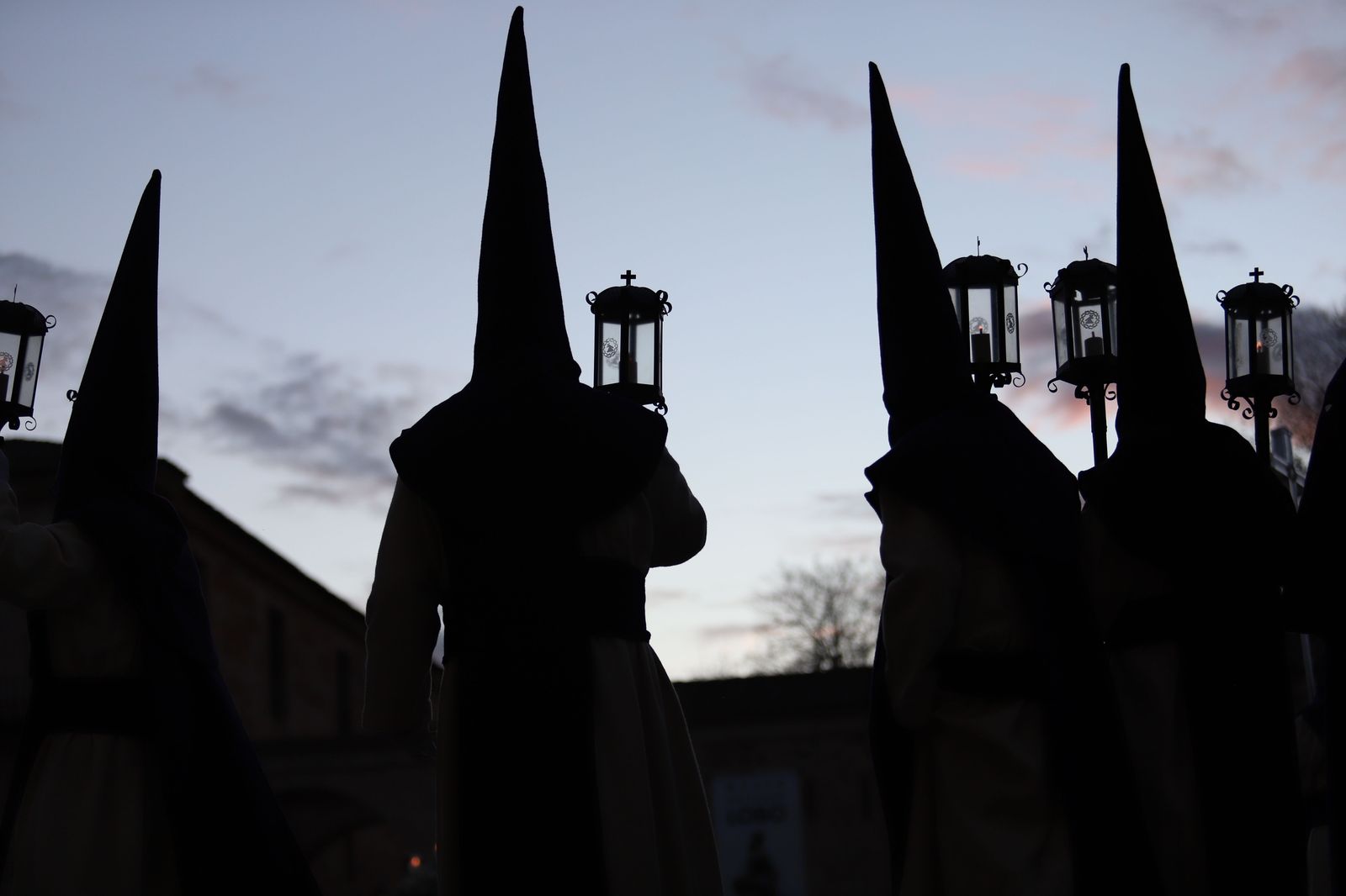 Cofradía del Vía Crucis 2022. Foto María Lorenzo  (4)