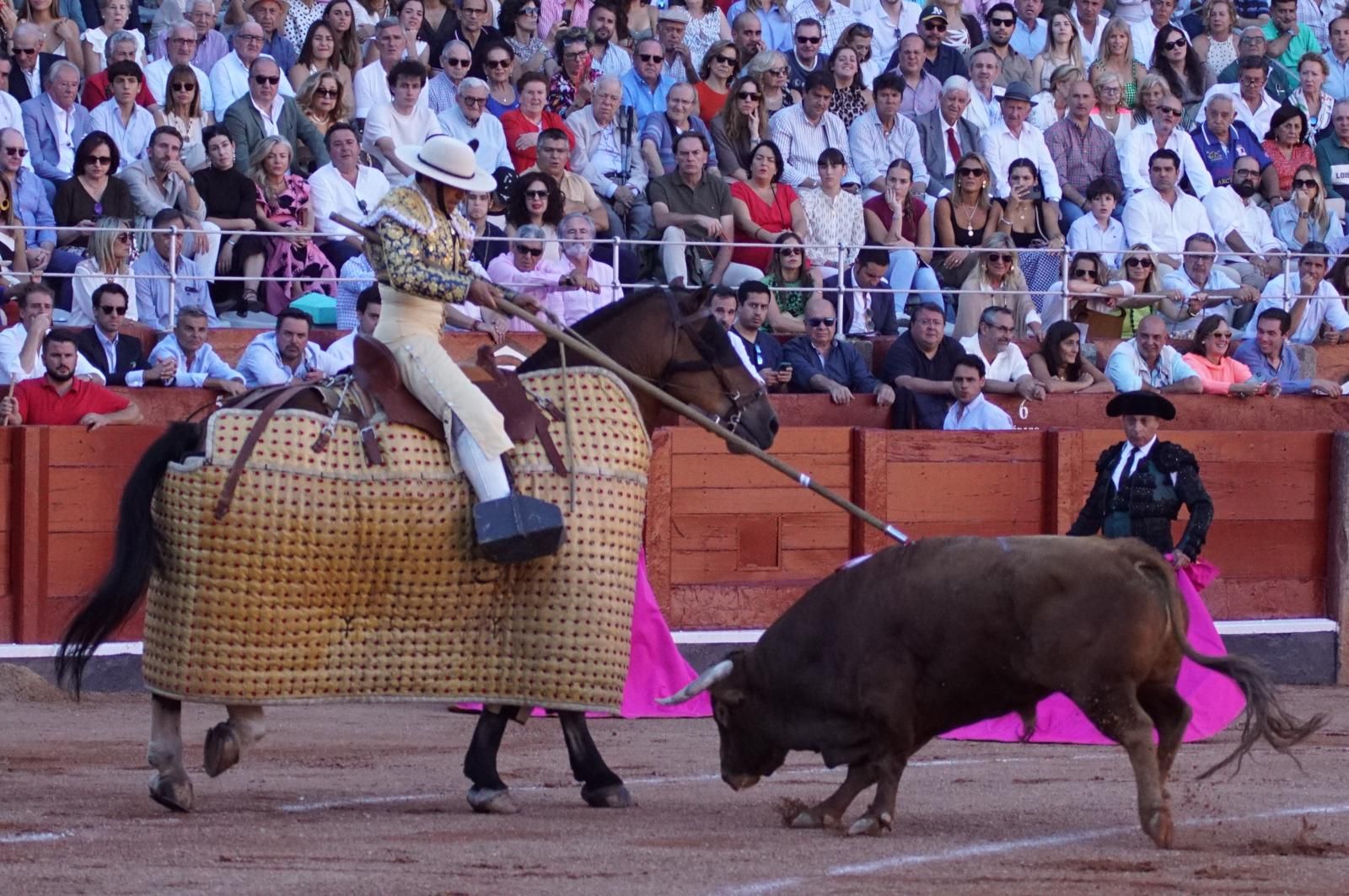 Emilio de Justo, Juan Ortega y Roca Rey inauguran el cartel de figuras en la feria de Salamanca: la corrida de Garcigrande en imágenes