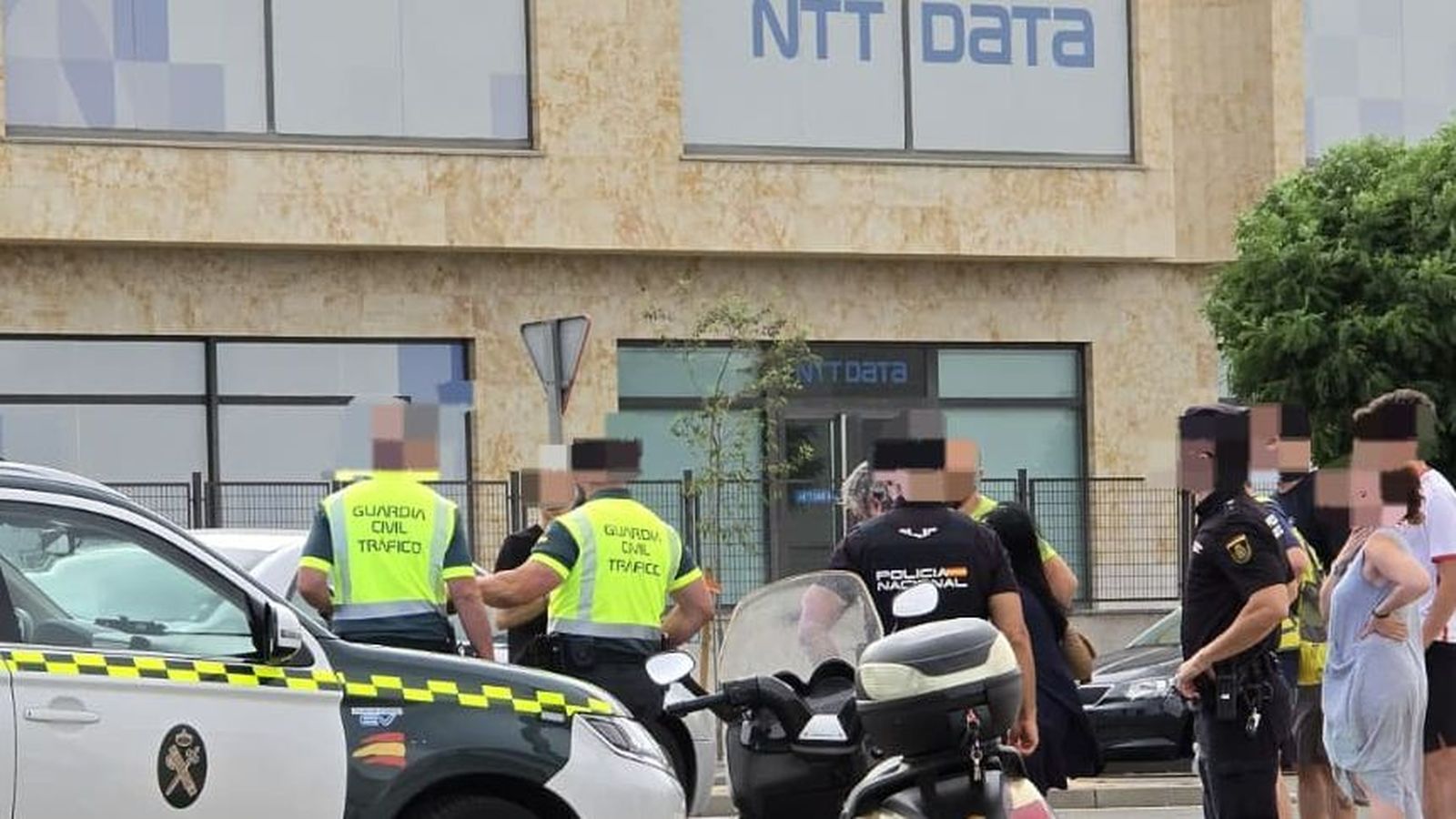 Colisión de un turismo y una moto en Carbajosa