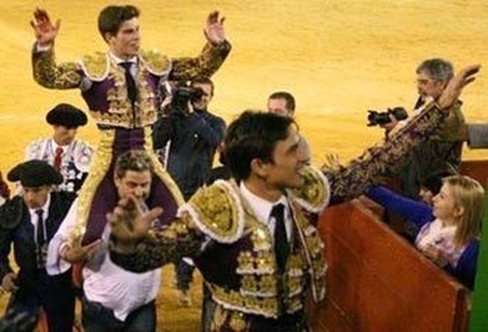 Aguilar y Pinar abren la Puerta Grande en el primer desafío