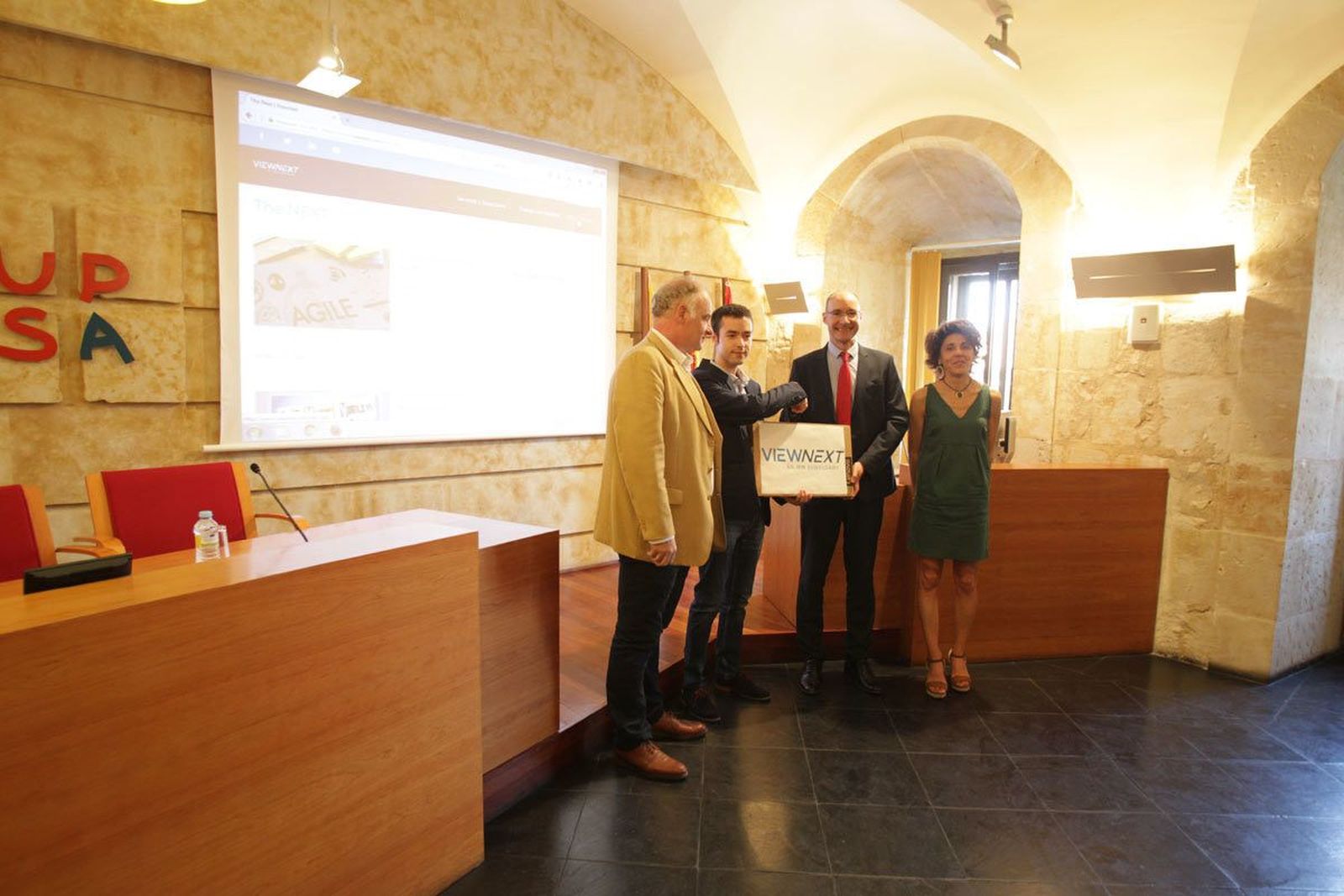 Carlos Hernández Tamayo, premiado con el mejor Trabajo Fin de Grado de Informática en la UPSA
