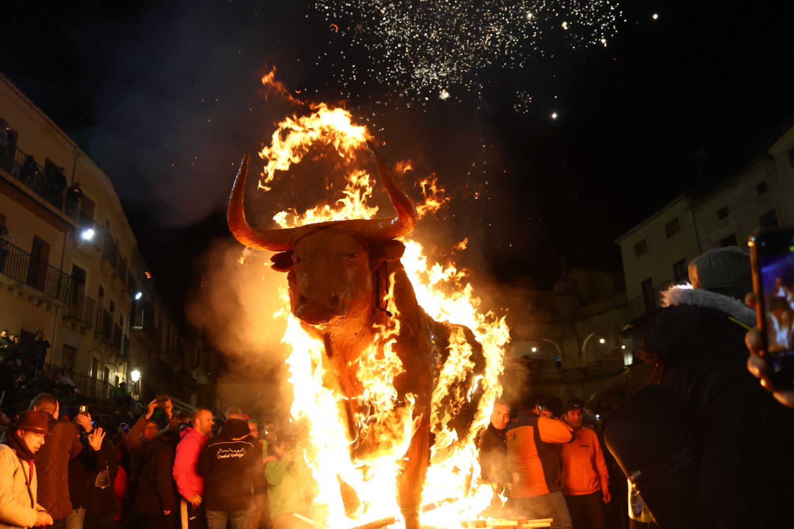 Pasacalles de cenizos en el Carnaval del Toro de Ciudad Rodrigo 2026