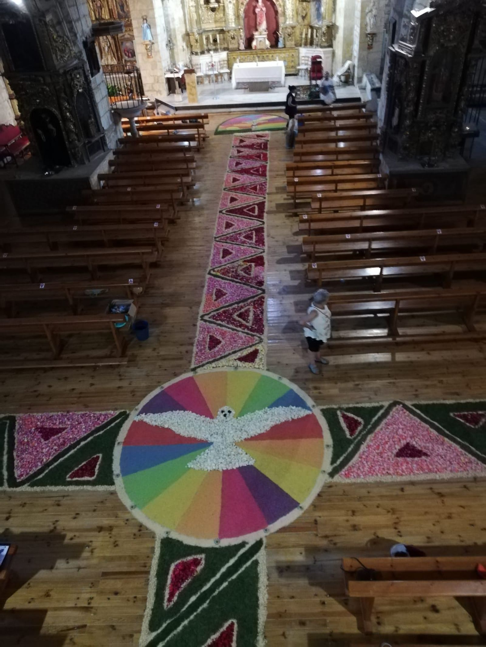 alfombra-por-el-corpus-en-la-iglesia-de-el-perdigon-12