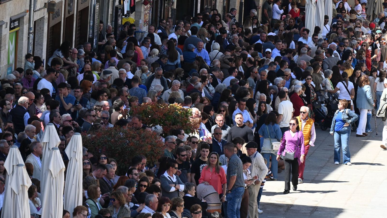 Encuentro de Jesús Resucitado con la Virgen en la procesión de la Pascua de Resurrección en Ciudad Rodrigo