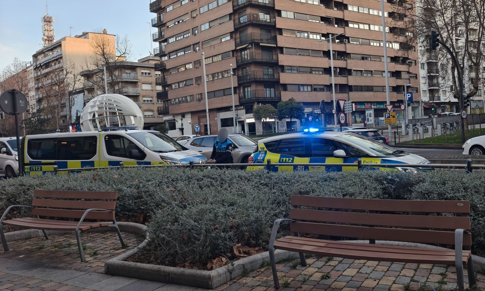 Un accidente entre dos turismos se saldrá con una persona herida junto a la rotonda de la UDS