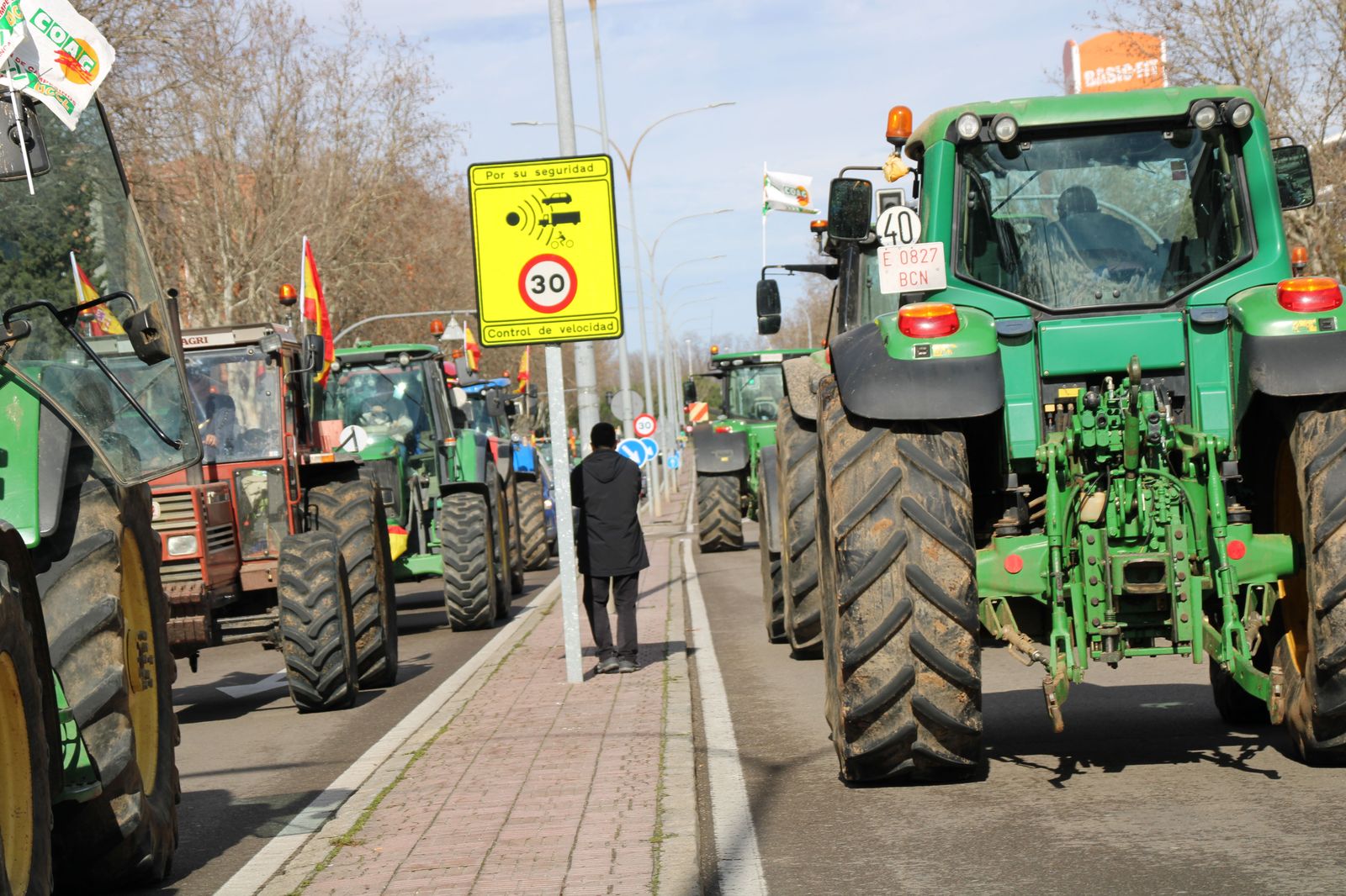 concentracion-profesionales-del-campo-en-el-carrefour-53