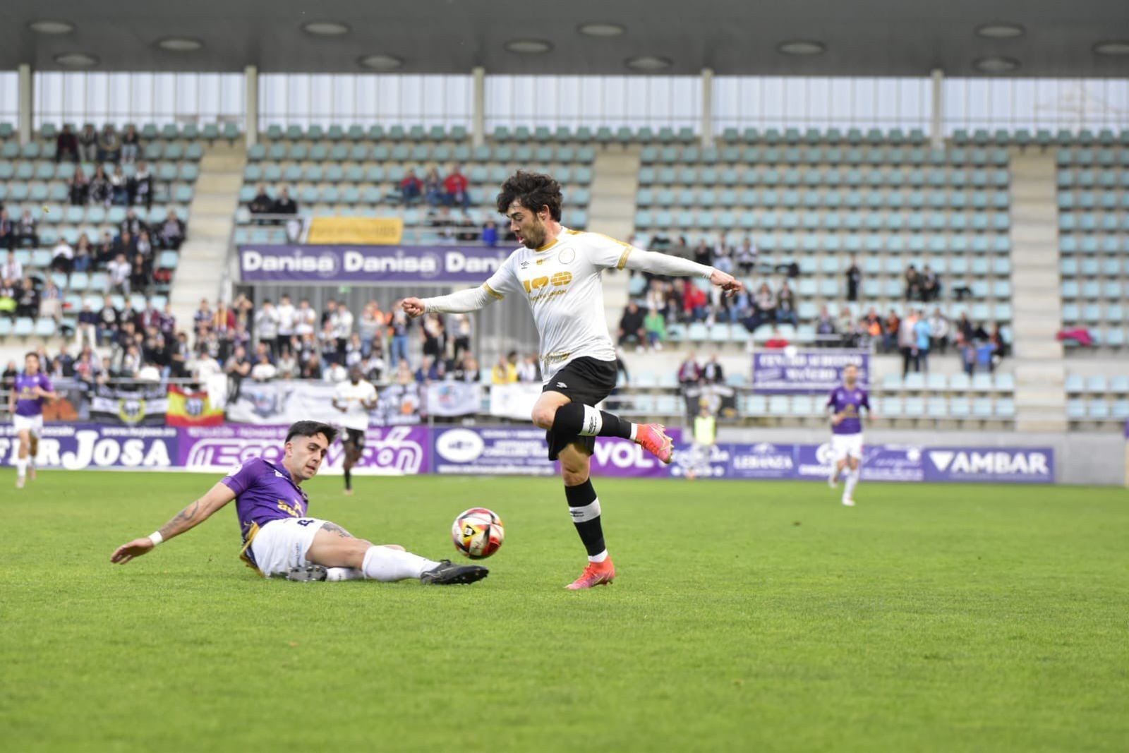 Javi Navas, ante el Palencia Cristo Atlético FOTO SALAMANCA CF UDS