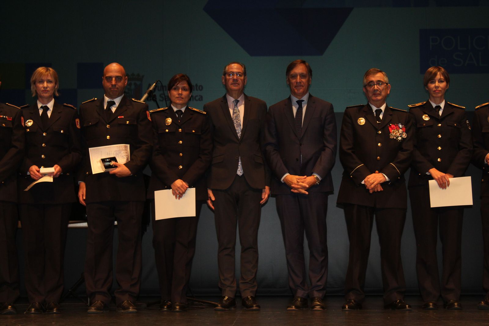 entrega-de-medallas-de-reconocimiento-a-la-policia-local-32