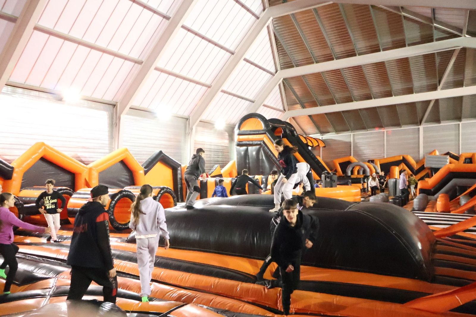 Castillo Ninja con dj en Carbajosa