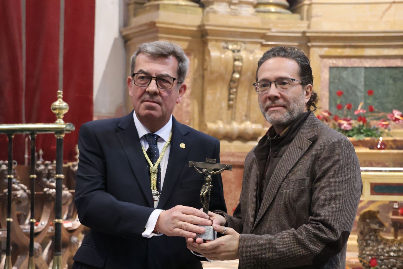 entrada-de-nuevos-hermanos-de-la-cofradia-del-silencio-9