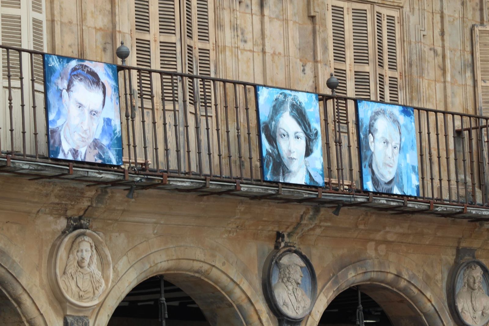 GALERÍA | Original homenaje al escritor Federico García Lorca en la Plaza Mayor 