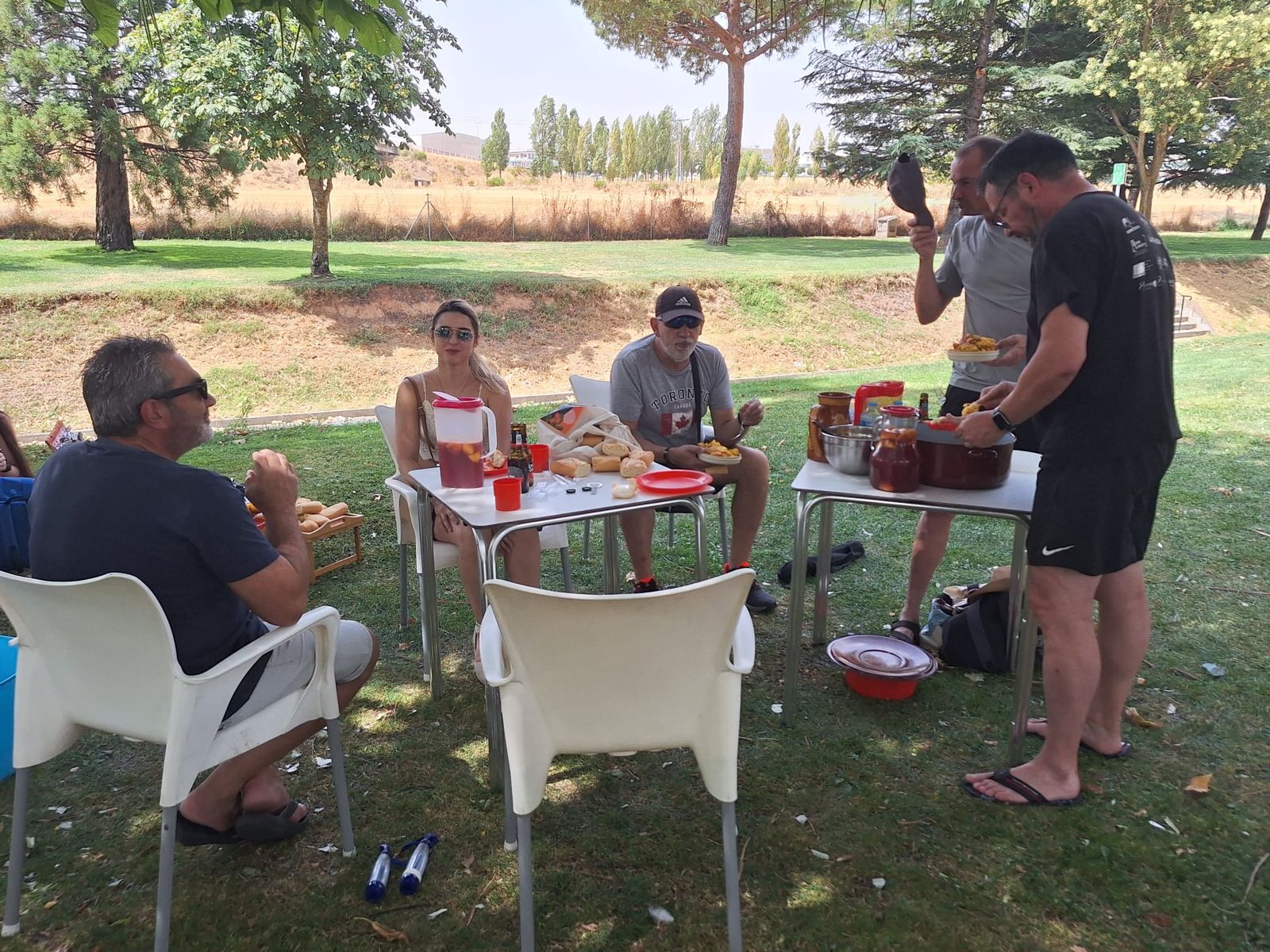 La paella y la sangría de Carbajosa de la Sagrada reúne a 1.500 personas