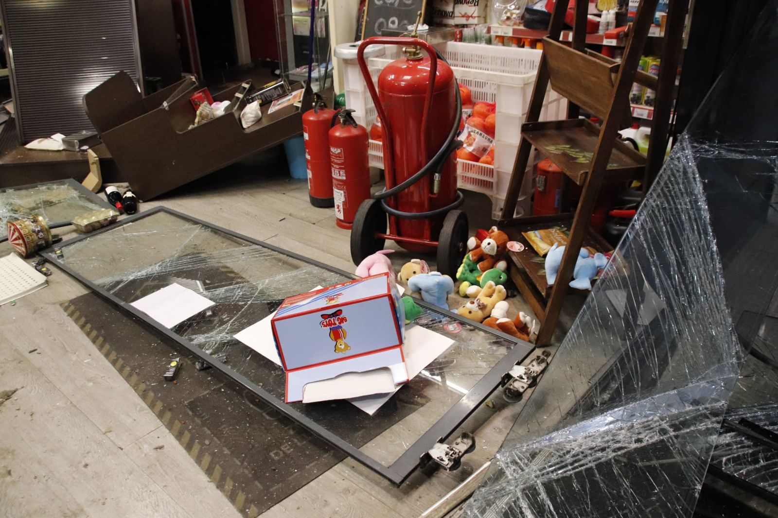 alunizaje-gasolinera-saavedra-y-fajardo-1