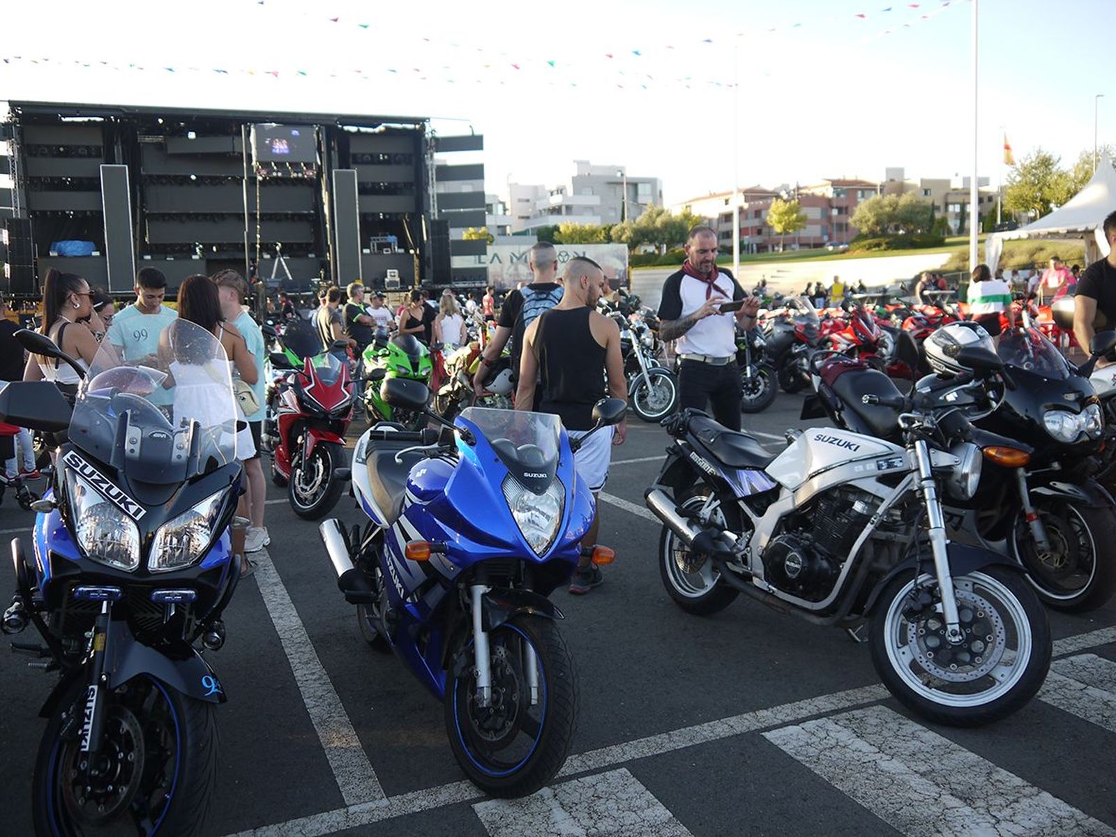 Concentración de motos en Carbajosa de la Sagrada