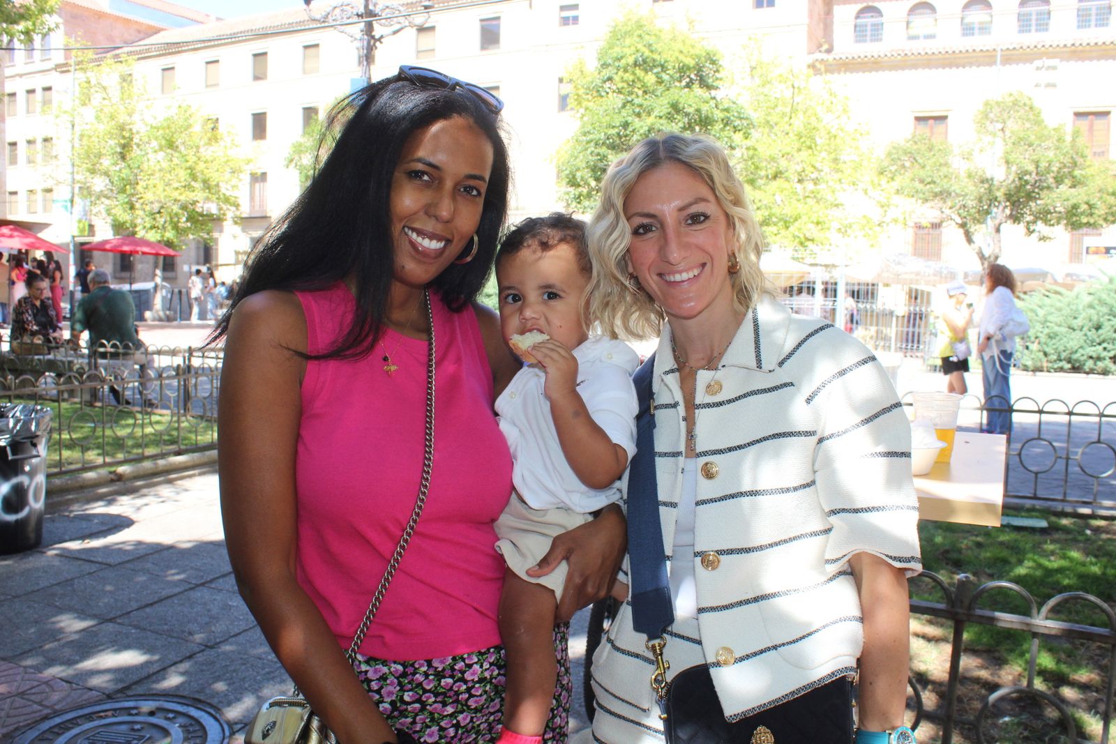 Ambiente en la Feria de Día en el mediodía de este jueves
