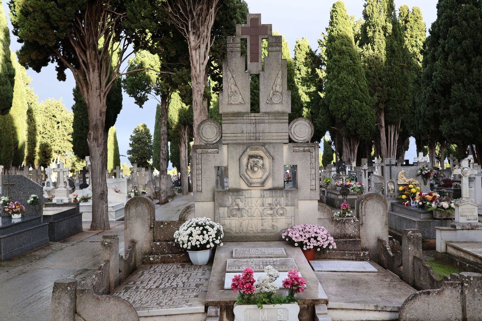 Los misterios del Cementerio municipal de San Atilano