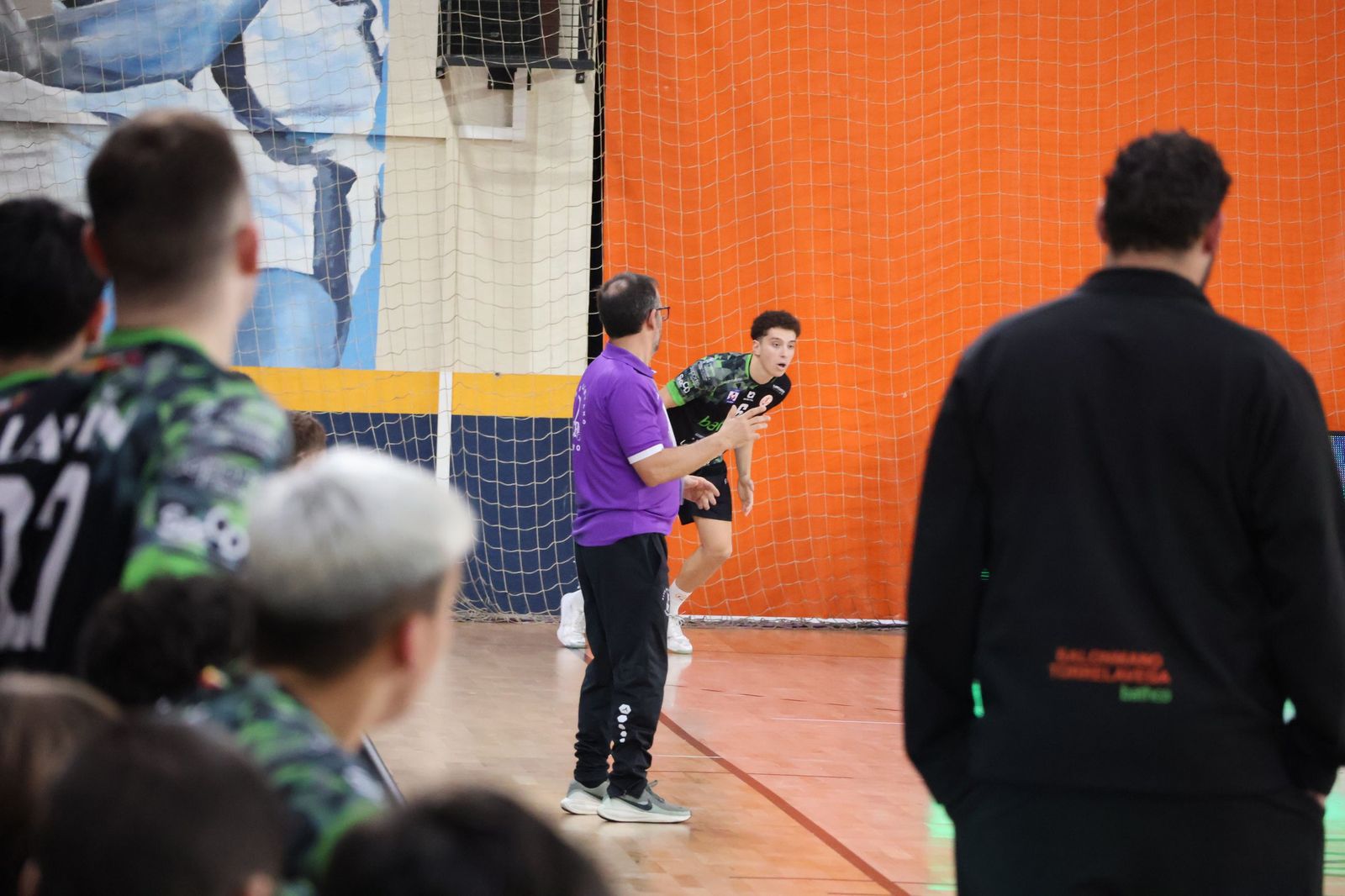 GALERÍA | Duelo de alturas entre el BM Zamora y el Torrelavega