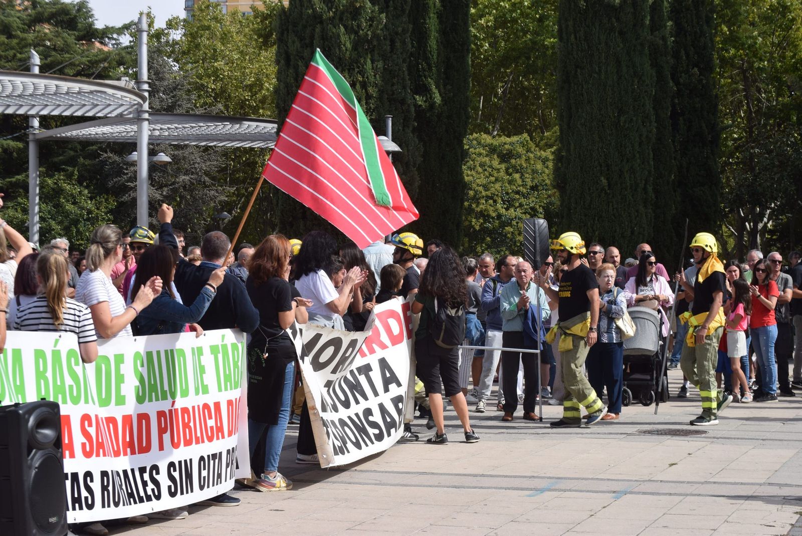 Concentración para reclamar "respeto y justicia" para Zamora tras los incendios