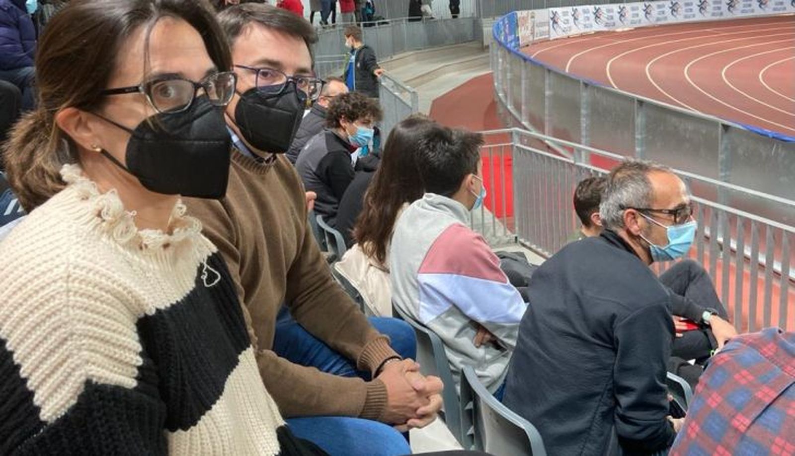 El número uno de la lista del PSOE por Salamanca, Fernando Pablos, en la jornada de reflexión, viendo el Campeonato de Pista Cubierta en la Pista Carlos Gil Pérez El número uno de la lista del PSOE por Salamanca, Fernando Pablos, en la jornada de reflexión, viendo el Campeonato de Pista Cubierta en la Pista Carlos Gil Pérez