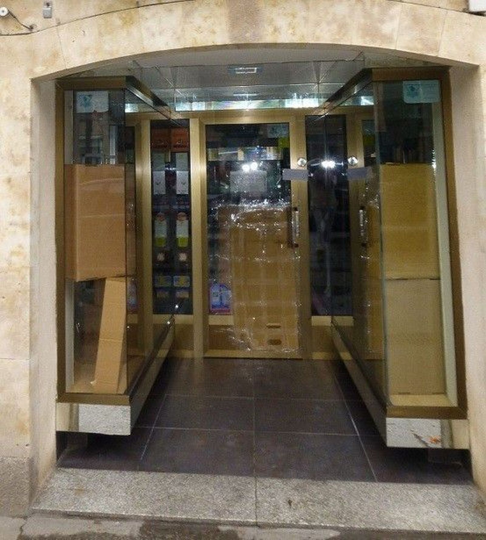 Roban de madrugada en una tienda de regalos de la plaza de la Libertad