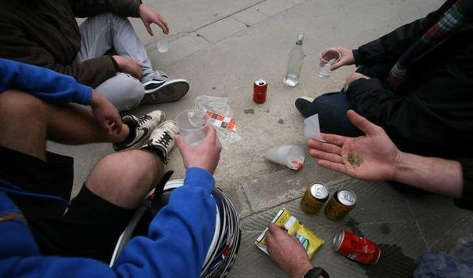 Cada consumidor asiduo de alcohol bebe casi dos litros por semana