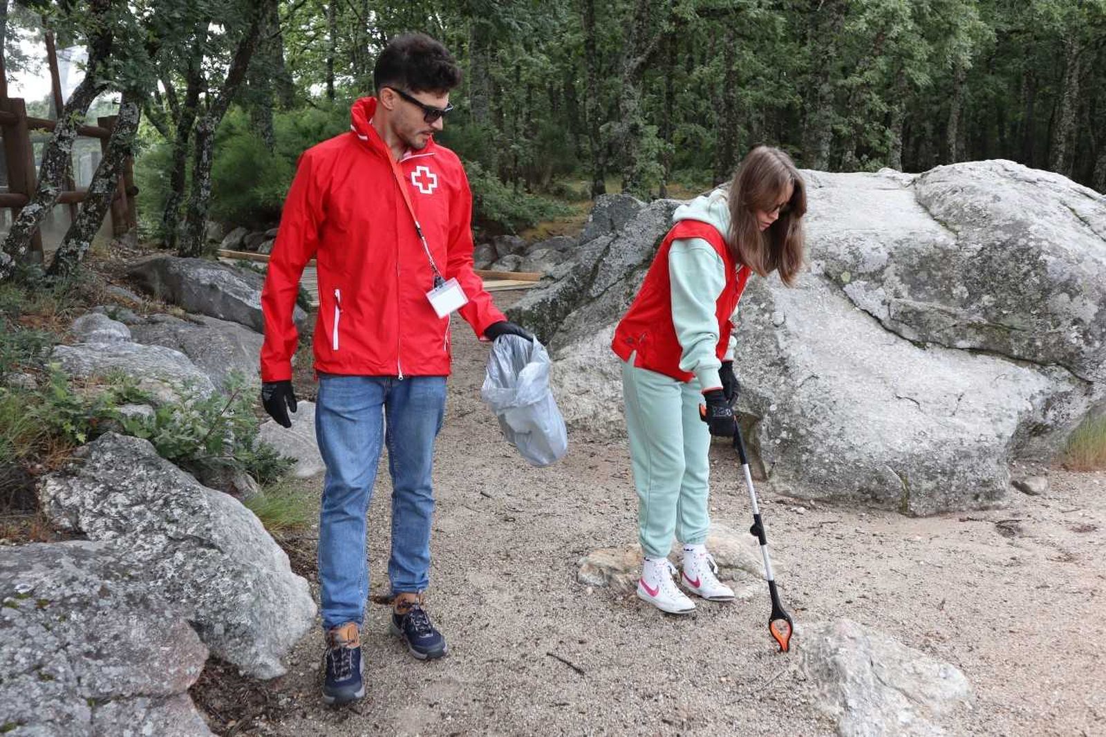 Cruz Roja en Zamora se suma de nuevo a la campaña contra la 'basuraleza'