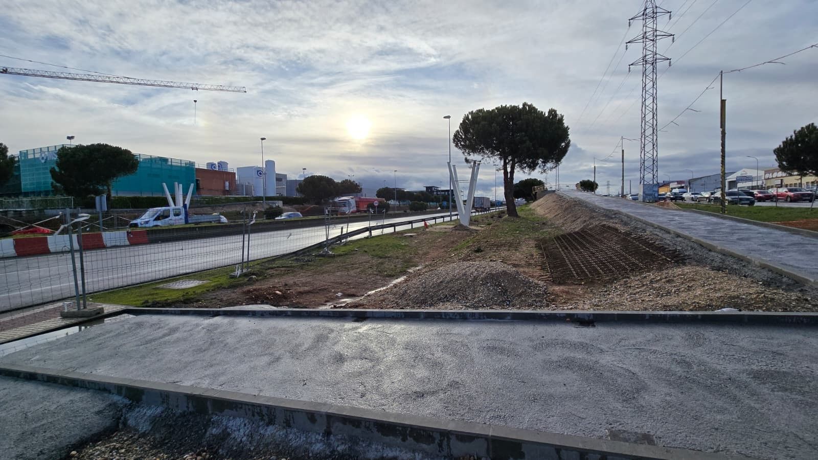 Pasarela peatonal en Carbajosa sobre la Ronda Sur  (4).jpg