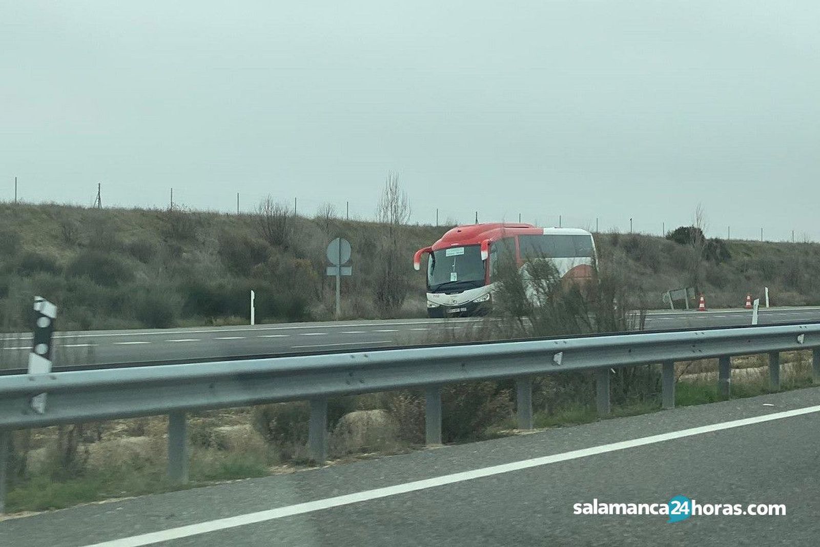 Autocar Avanza en A 50 (1)