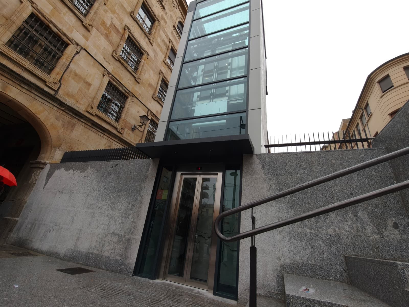 Ascensor colocado en la Gran Vía