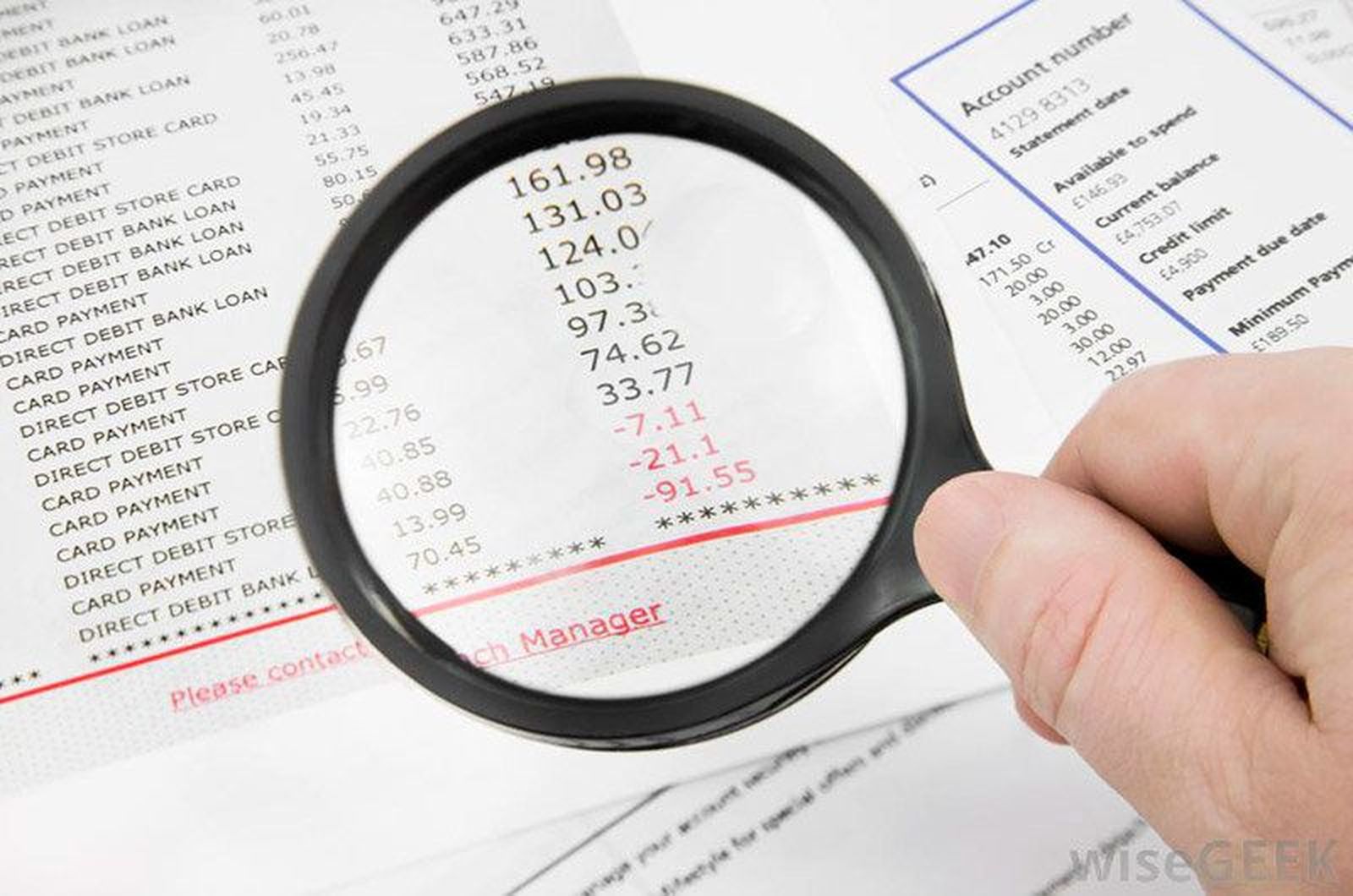 Las comisiones por estar en números rojos han aumentado un 45% en la última década