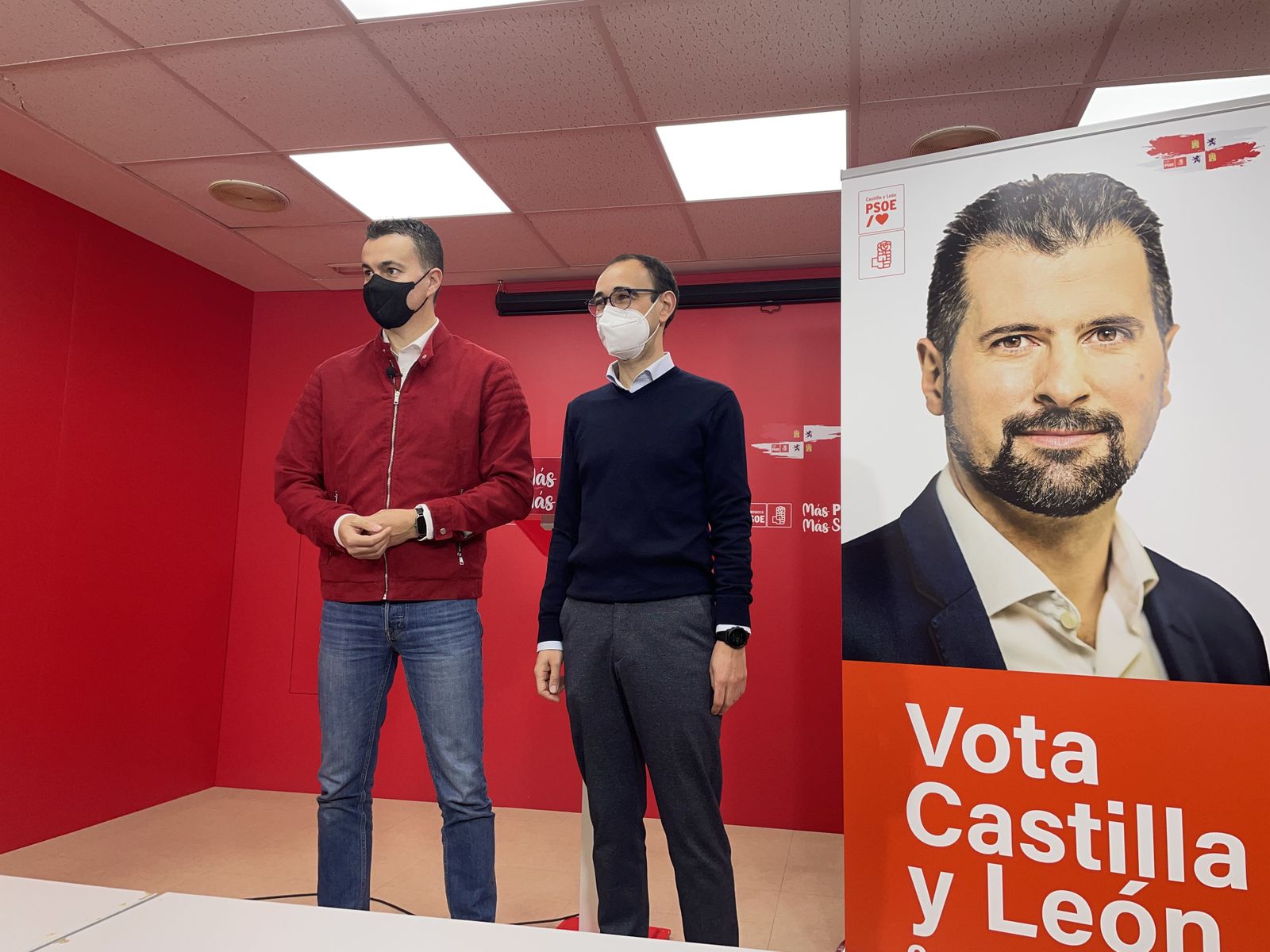 Héctor Gómez y David Serrada, en la sede provincial del PSOE en Salamanca este viernes | Salamanca 24 Horas