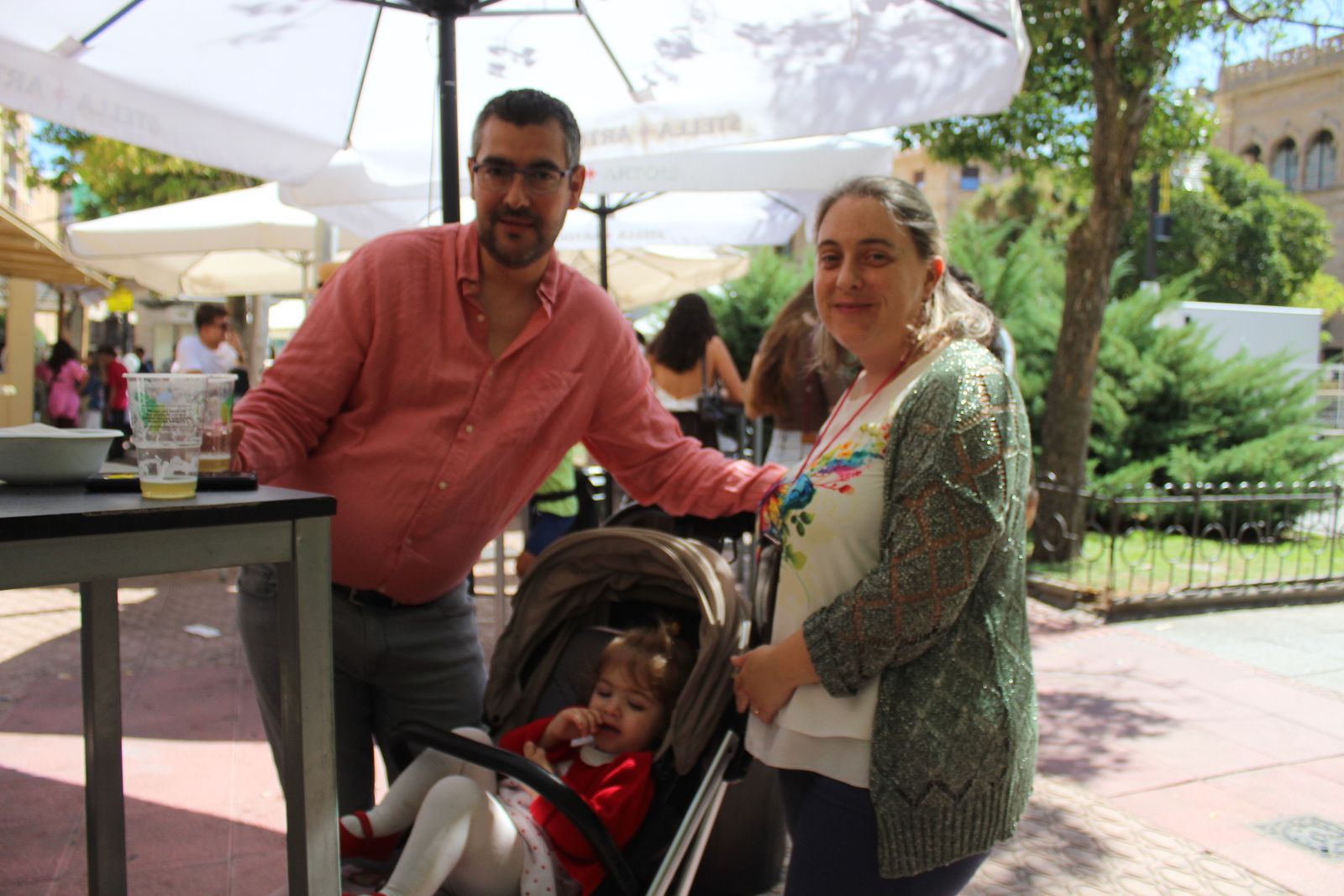 Ambiente en la Feria de Día en el mediodía de este