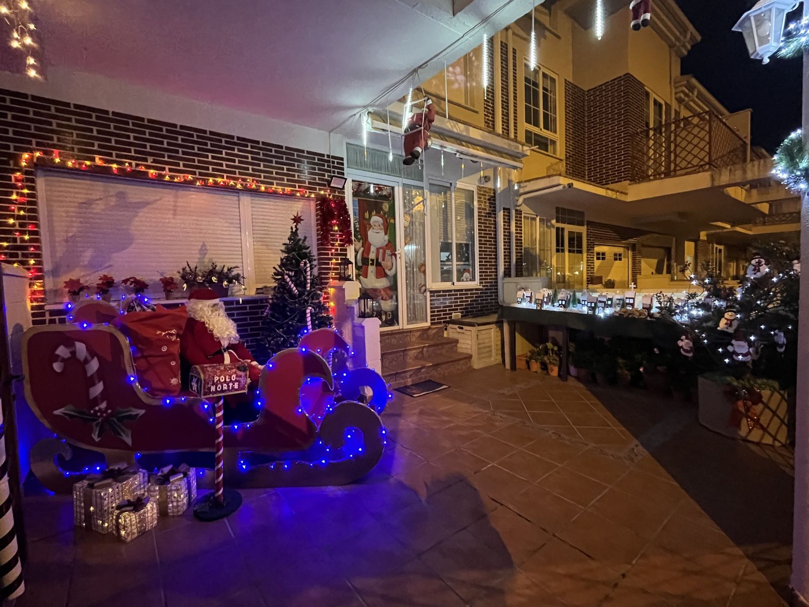 c-g-a-decoracion-navidena-situada-en-una-vivienda-de-villares-de-la-reina-2