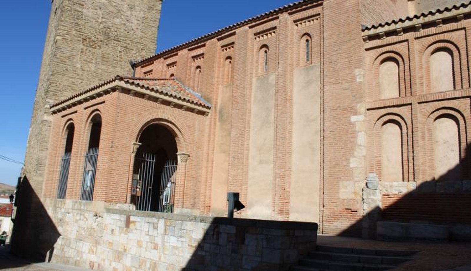 Alba de Tormes. Calles Iglesia San Juan (3)