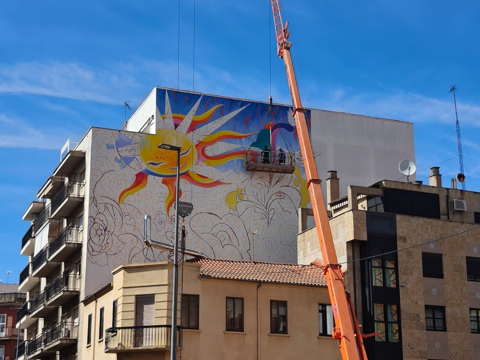 Mural del artista invitado a la Galería Urbana del Barrio del Oeste, Murfin