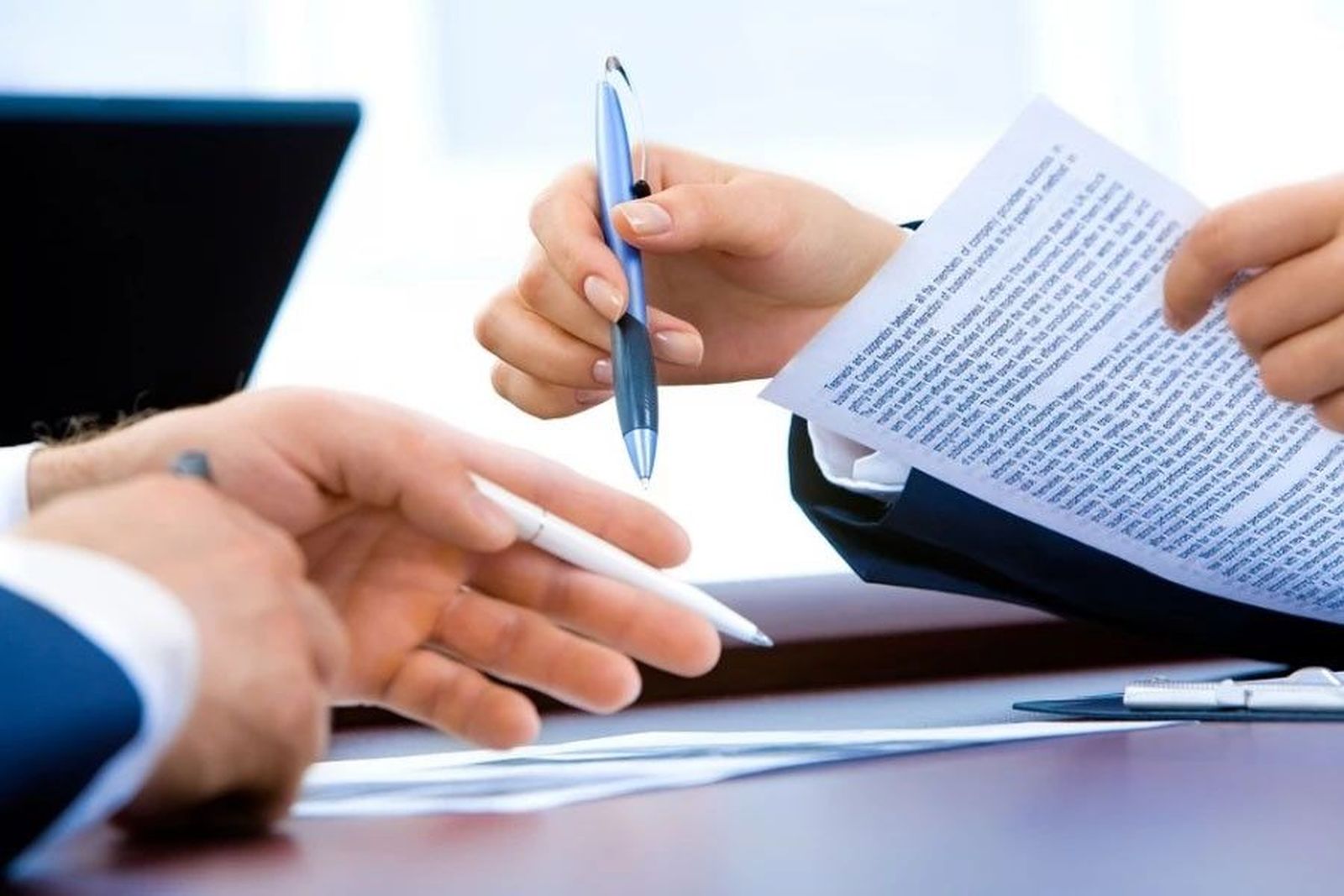 Firma hipotecas. Asesoramiento jurídico. EP