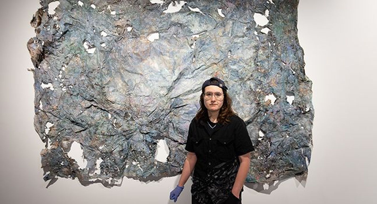 'Deus ex Machina': una reflexión sobre la metamorfosis orgánica y artificial de los objetos en la Sala de Exposiciones de Fonseca