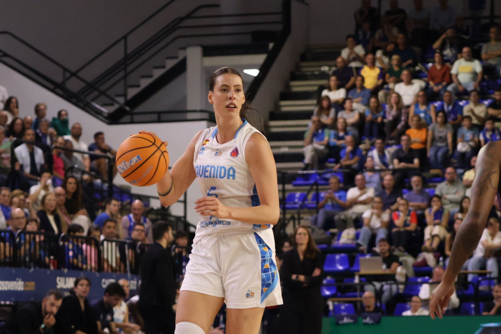 Perfumerías Avenida - Nyon Basket