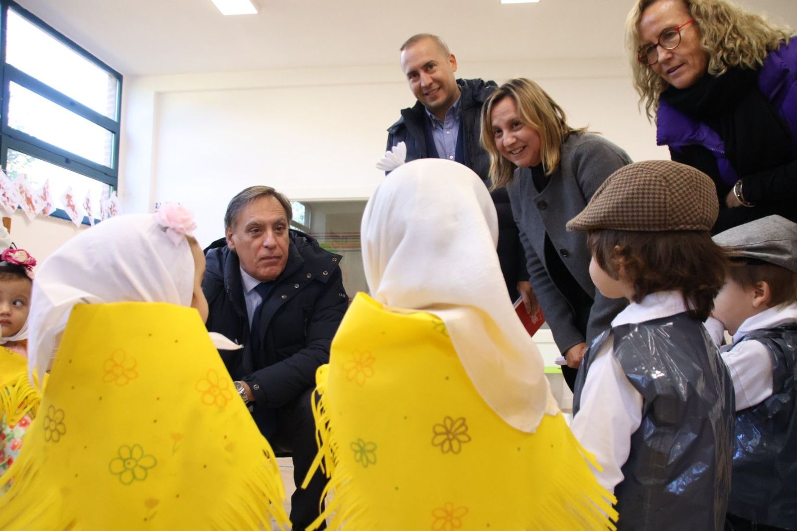 El alcalde de Salamanca acompaña al colegio Campo Charro en la Verbena de la Paloma El alcalde de Salamanca acompaña al colegio Campo Charro en la Verbena de la Paloma
