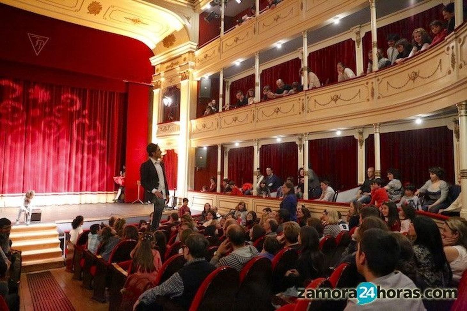 La magia del circo revoluciona el Principal