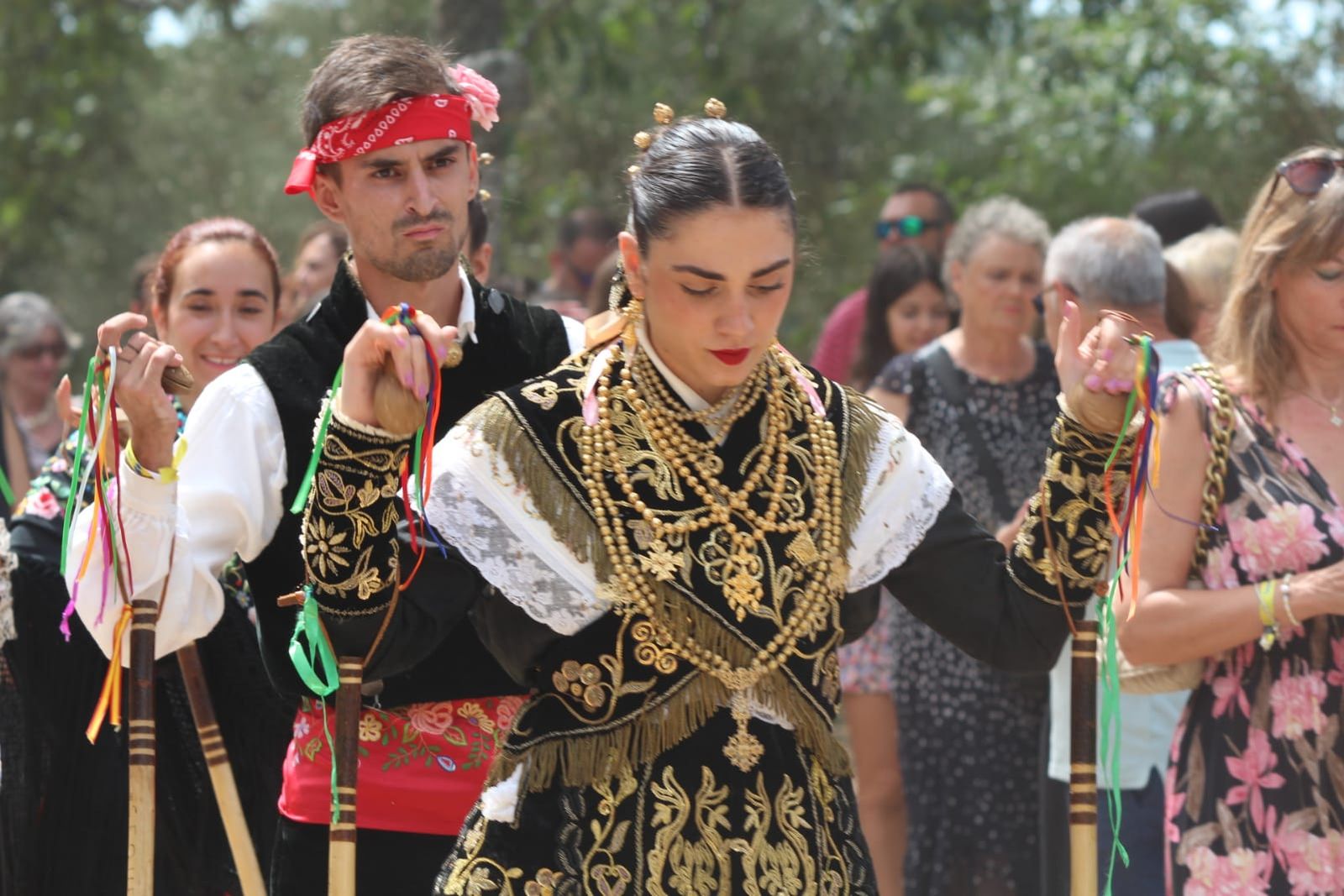 solemne-misa-en-la-iglesia-del-robledo-de-sequeros-procesion-y-ofertorio-5