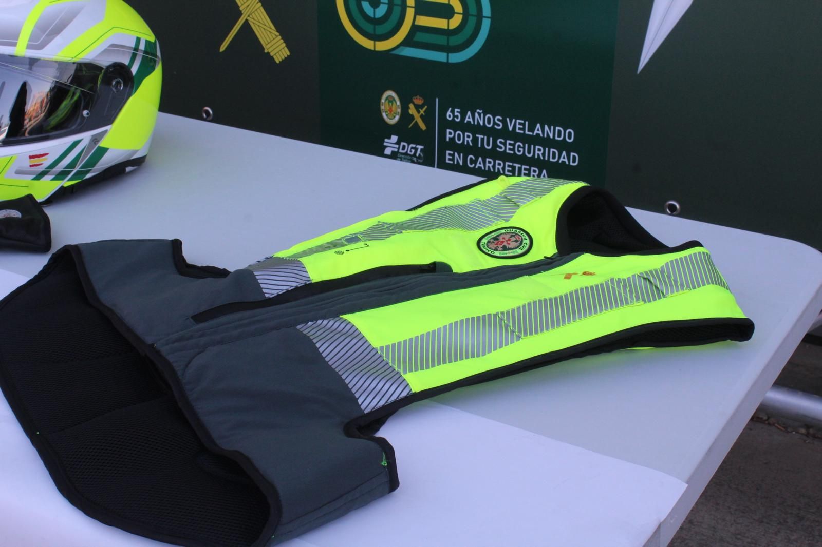 Motos camufladas y chaleco airbag, la nueva cara de la Guardia Civil de Tráfico de Salamanca