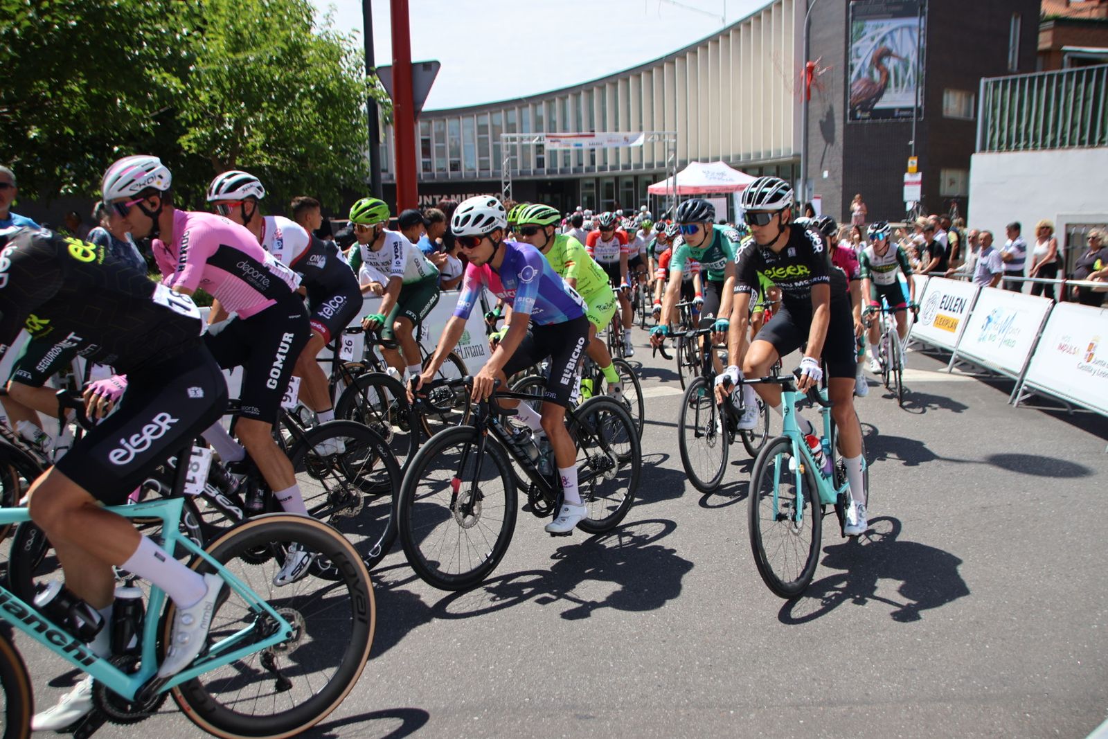 Salida II Vuelta Ciclista a Castilla y León Sub-23 y Élite
