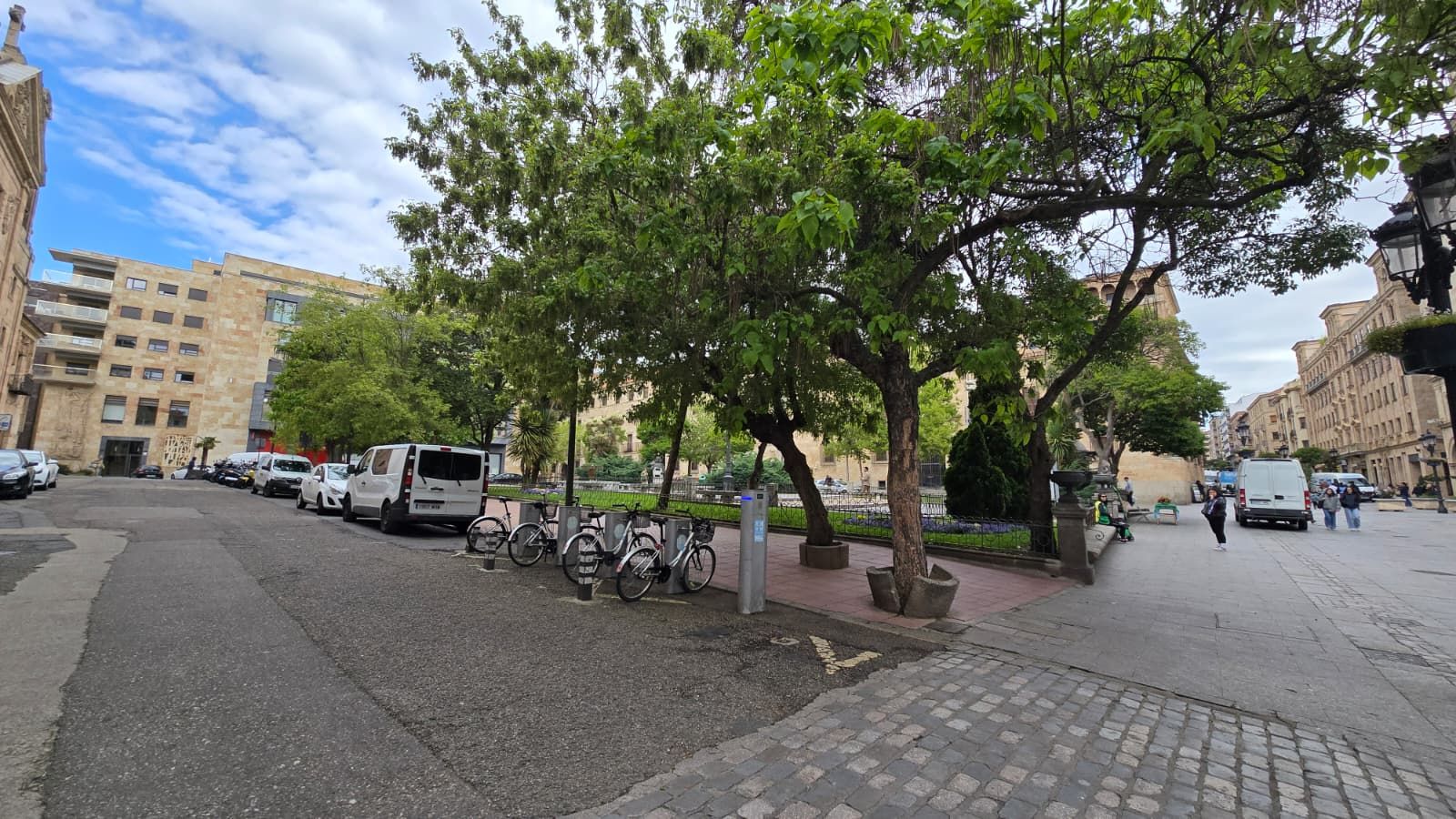 Aparcamientos en la plaza de los Bandos